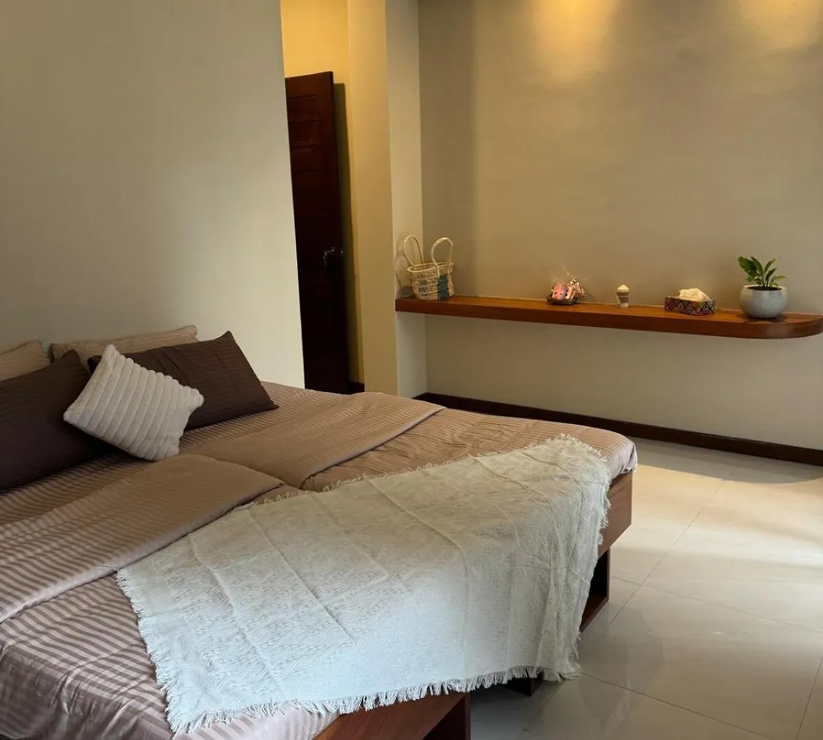 Unit One By Hideout Lounge Apartment Kandy