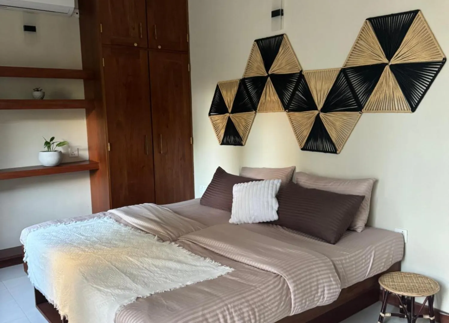 Unit One By Hideout Lounge Apartment Kandy